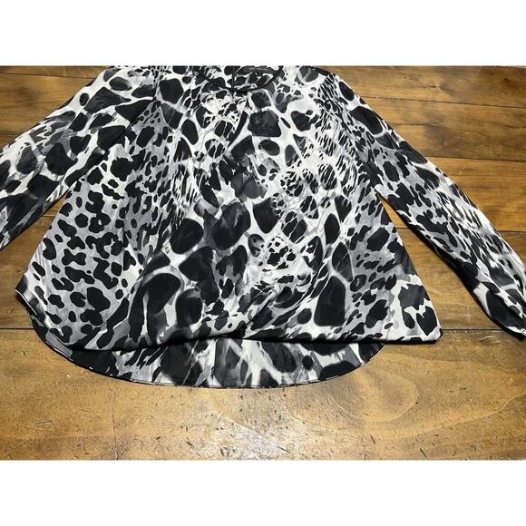 VTG St. John Black Gray Animal Print Silk Faux Wrap Blouse Top 4 - Picture 4 of 13